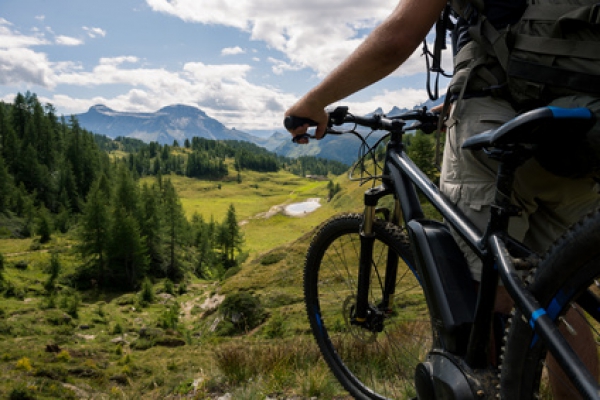 Voyager en vélo électrique : bonne ou mauvaise idée ?