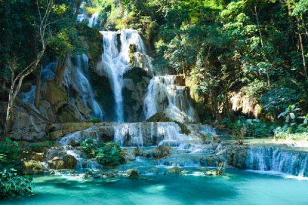 Vous n'avez pas vu le film LAOS-CAMBODGE, au fil du Mékong ?