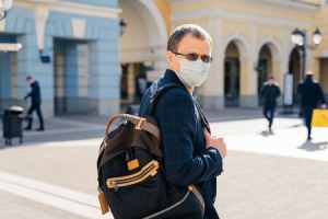 L'homme et les virus, éternels compagnons de voyage.
