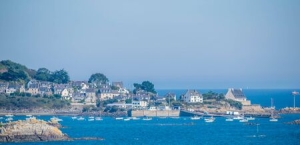 Quelles villes visiter avec un voilier en Bretagne ?