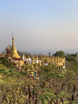 La merveilleuse pagode de Mahamuni sur les hauteurs de Mandalay