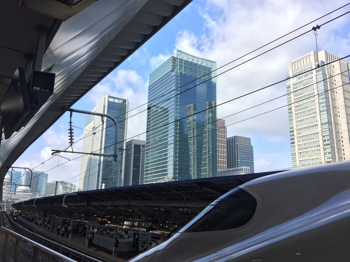 Le Shinkansen entre en gare de Tokyo